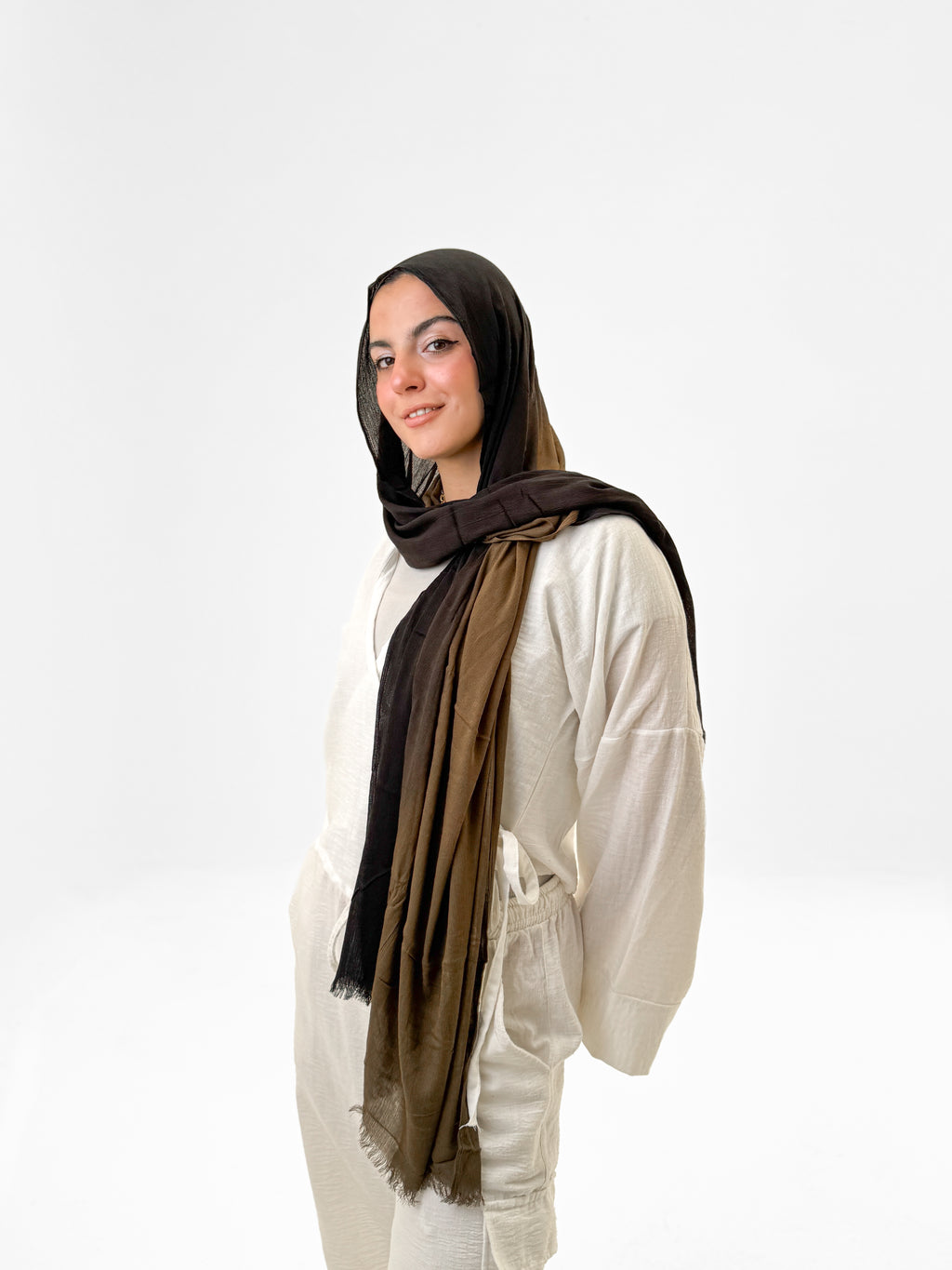 Gradient Linen scarf - Olive & black