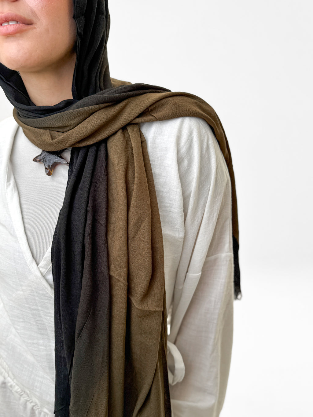 Gradient Linen scarf - Olive & black