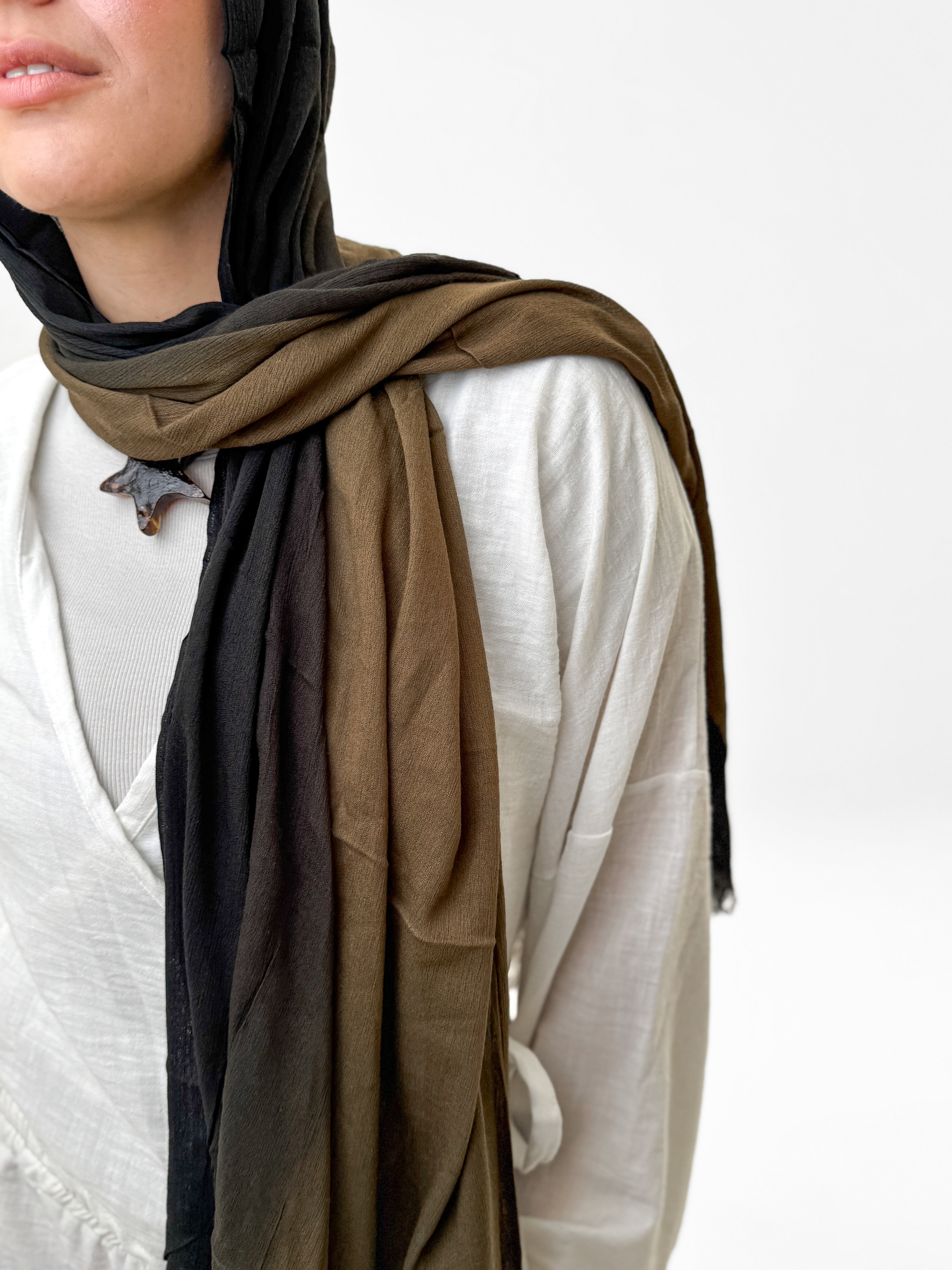 Gradient Linen scarf - Olive & black