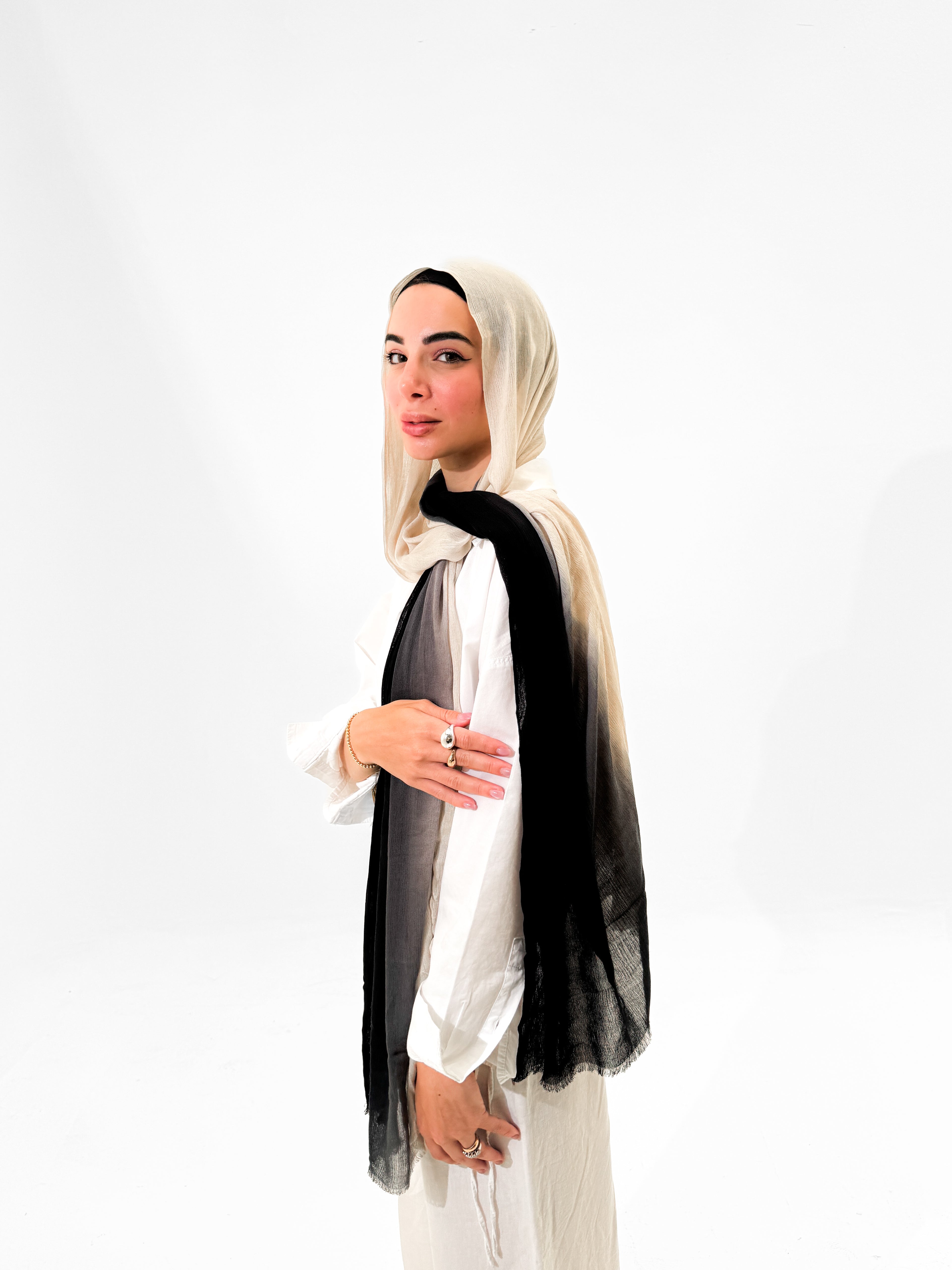 Gradinet Linen scarf - Black & Beige